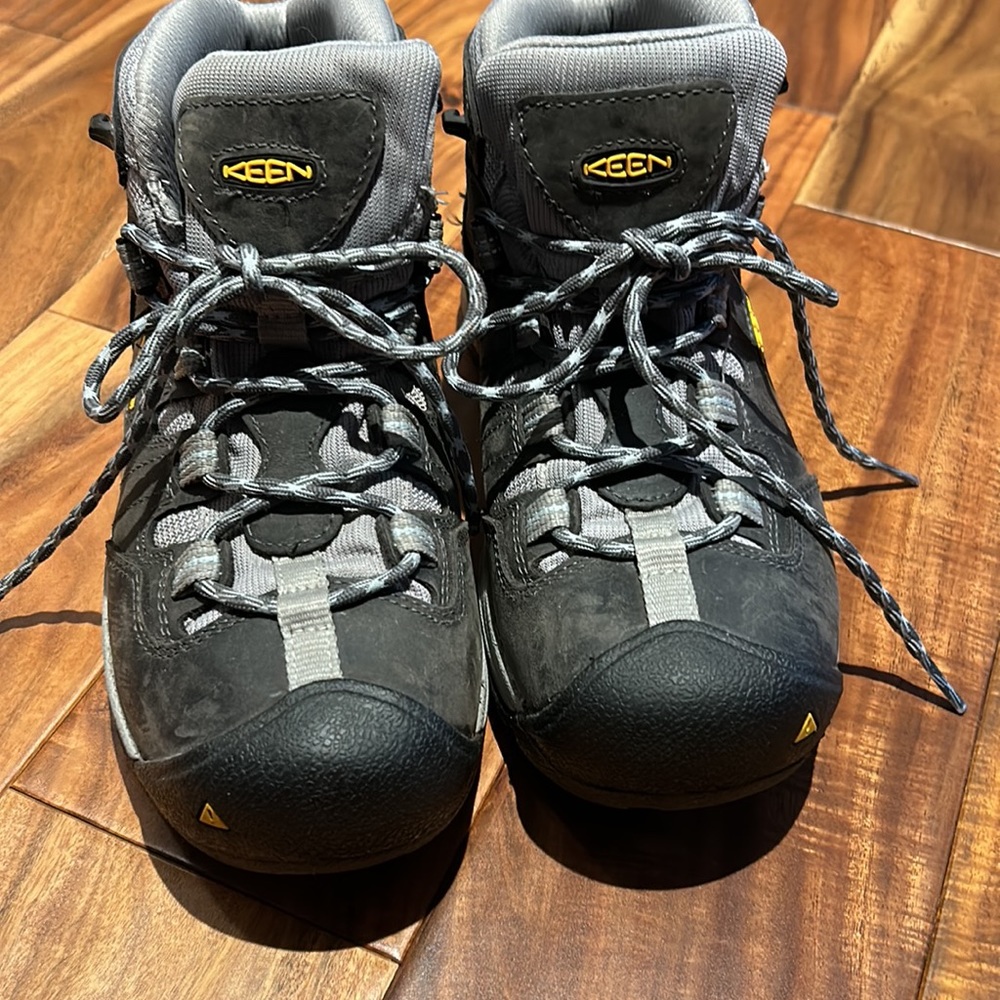 HIKING BOOTS KEEN Women’s Size 8 Gray & Blue WORE ONCE!!!